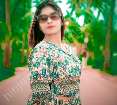 Modern Hinjewadi call girl wearing google and give pose for camera